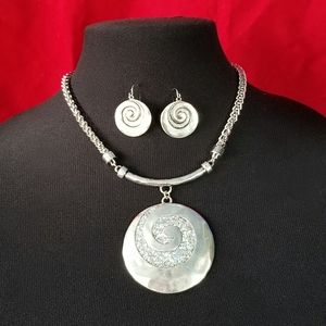 Glitter Epoxy Pendant Necklace & Earring Set Add A Touch Of Elegance To A Outfit